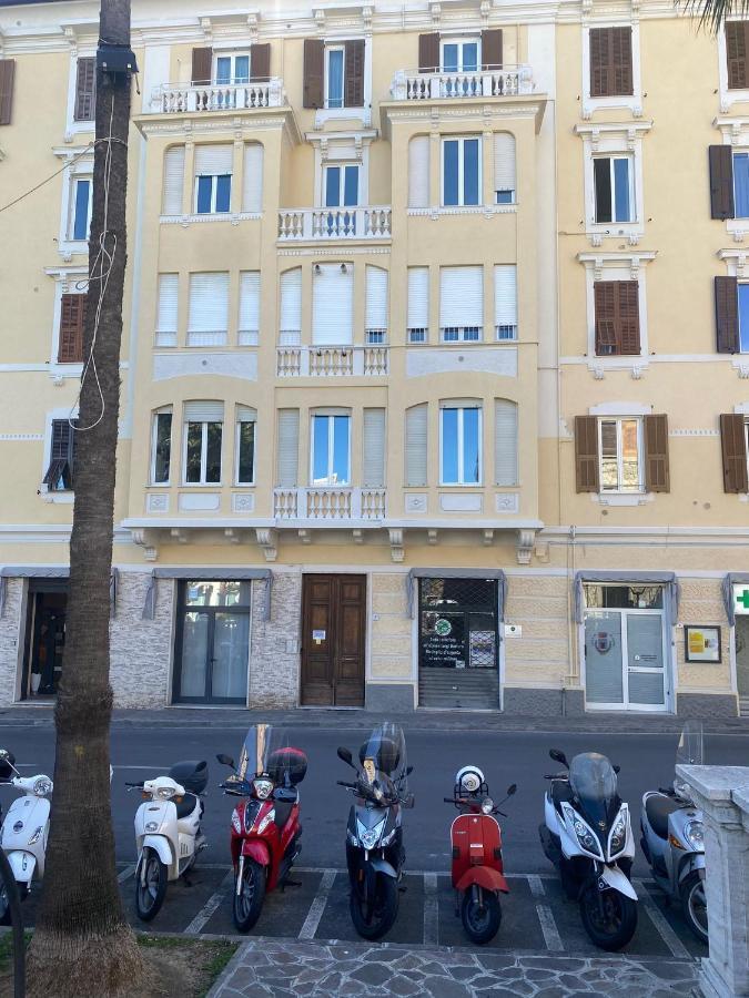 Casa Celeste, Bilocale Nel Pieno Centro Di アラッシオ エクステリア 写真